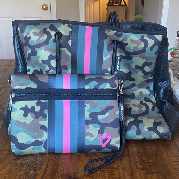 PreneLove Large Tote with Change purse EUC Camouflage Spacious Bag - Picture 9 of 9